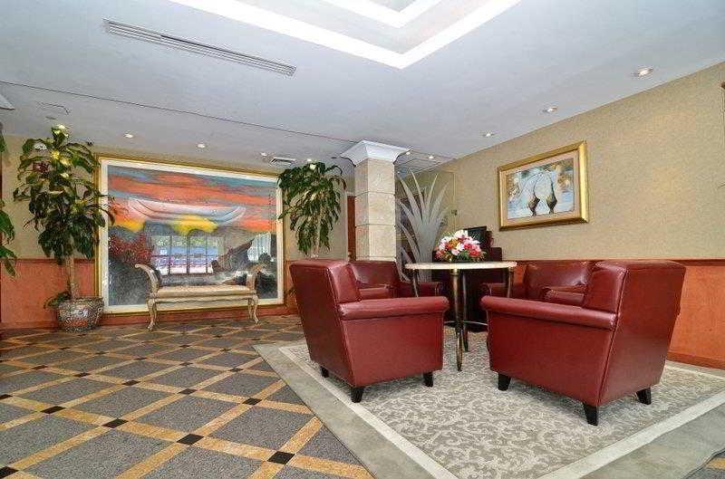 Best Western Queens Court Ню Йорк Екстериор снимка